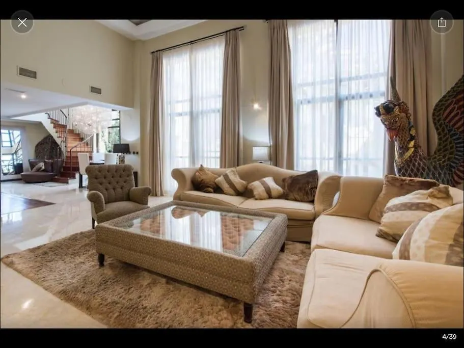 Luxury Villa On Mistral Beach, Puerto Banus. ماربيا